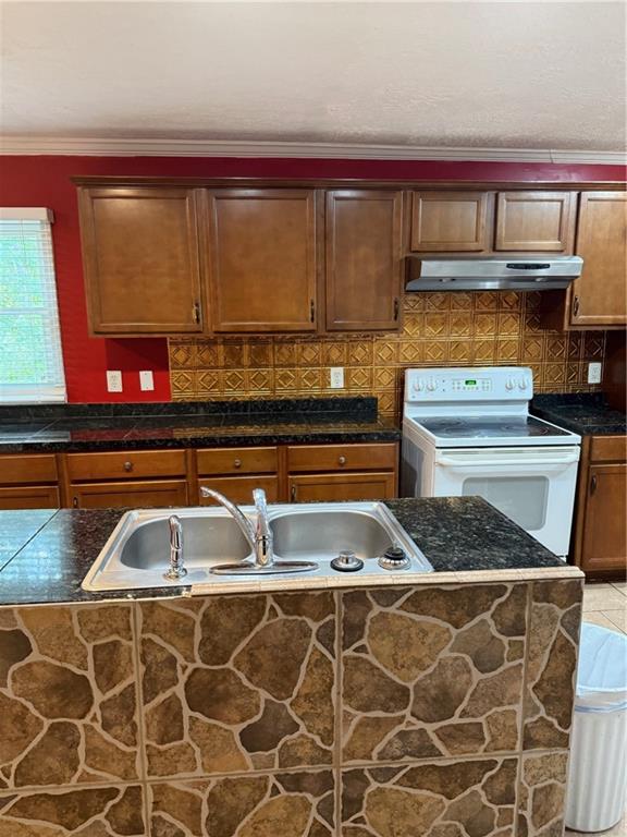 586 Commercial Avenue NW