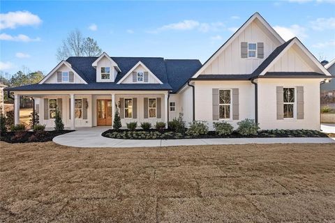 Homes For Sale - 105 West Lake Boulevard<br/> Carrollton, GA 30116