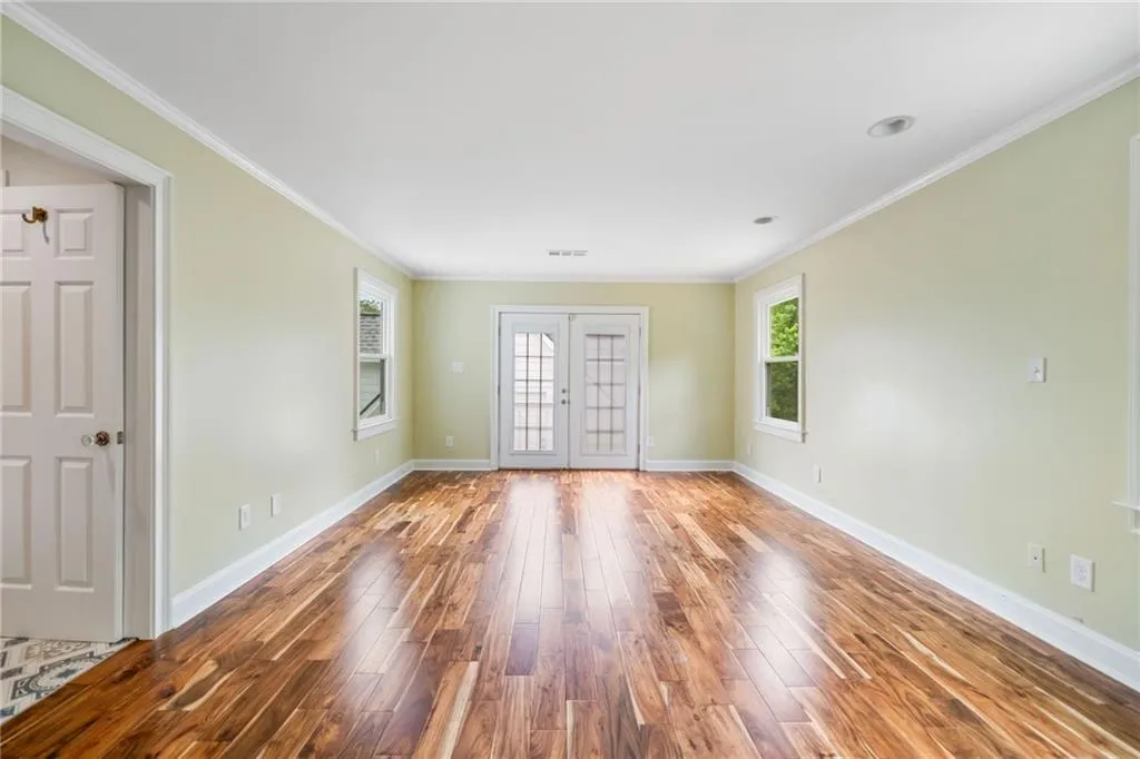 Roswell, Georgia 30075, United States, 4 Bedrooms Bedrooms, ,4 BathroomsBathrooms,Residential,Pending,113741