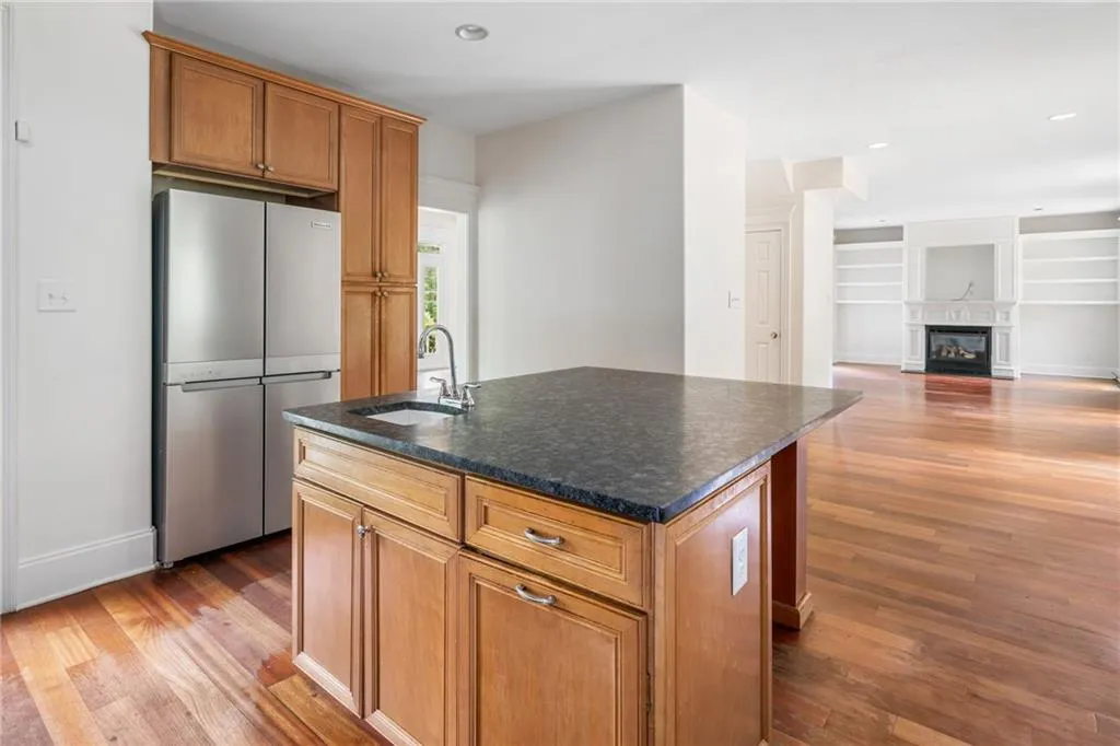 Roswell, Georgia 30075, United States, 4 Bedrooms Bedrooms, ,4 BathroomsBathrooms,Residential,Pending,113741