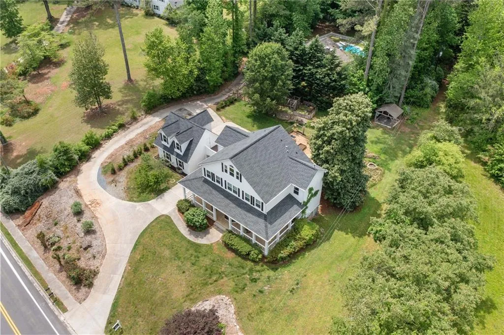 Roswell, Georgia 30075, United States, 4 Bedrooms Bedrooms, ,4 BathroomsBathrooms,Residential,Pending,113741