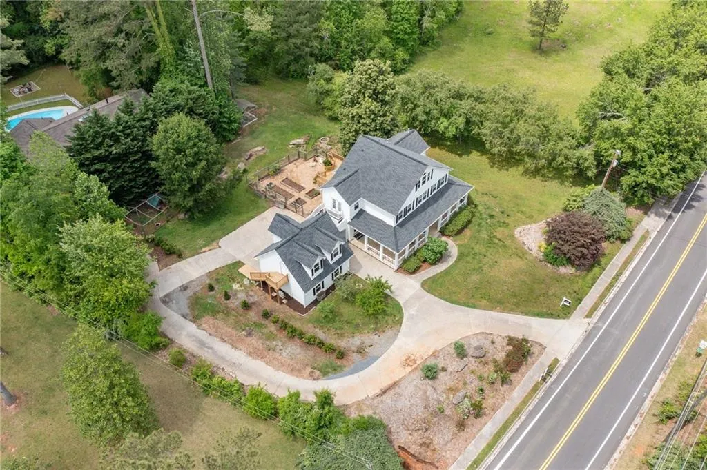 Roswell, Georgia 30075, United States, 4 Bedrooms Bedrooms, ,4 BathroomsBathrooms,Residential,Pending,113741