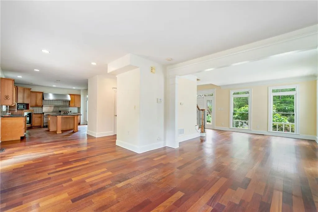 Roswell, Georgia 30075, United States, 4 Bedrooms Bedrooms, ,4 BathroomsBathrooms,Residential,Pending,113741