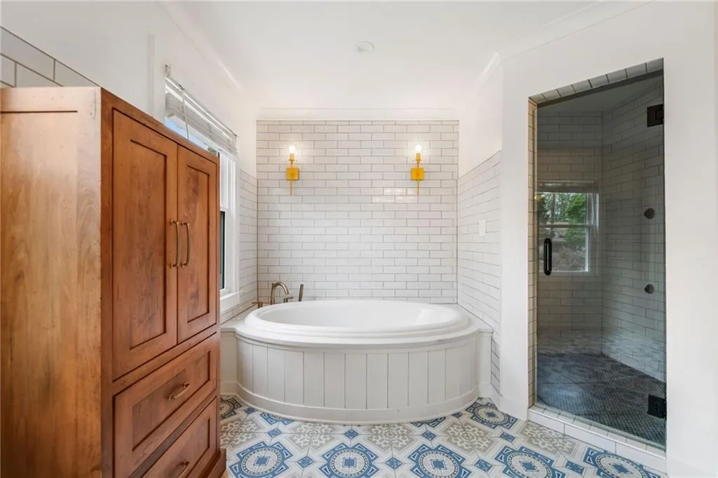 Roswell, Georgia 30075, United States, 4 Bedrooms Bedrooms, ,4 BathroomsBathrooms,Residential,Pending,113741