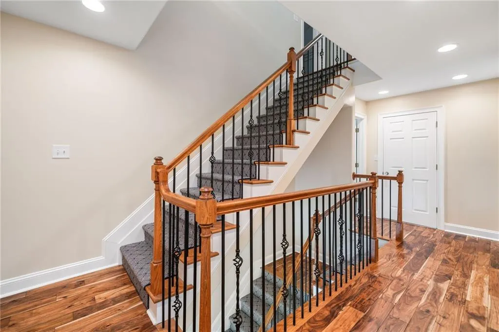 Roswell, Georgia 30075, United States, 4 Bedrooms Bedrooms, ,4 BathroomsBathrooms,Residential,Pending,113741