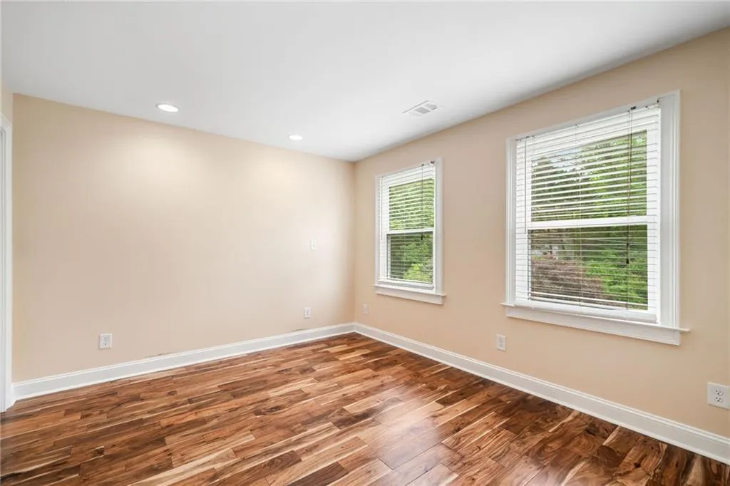 Roswell, Georgia 30075, United States, 4 Bedrooms Bedrooms, ,4 BathroomsBathrooms,Residential,Pending,113741