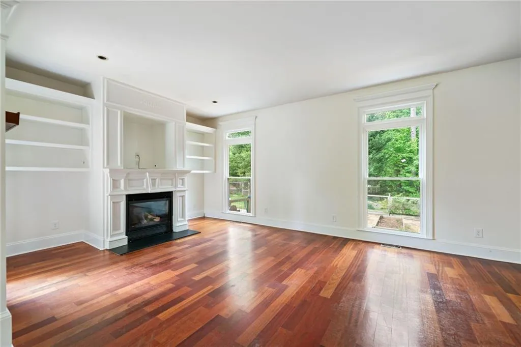 Roswell, Georgia 30075, United States, 4 Bedrooms Bedrooms, ,4 BathroomsBathrooms,Residential,Pending,113741