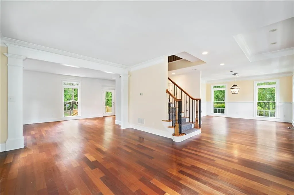 Roswell, Georgia 30075, United States, 4 Bedrooms Bedrooms, ,4 BathroomsBathrooms,Residential,Pending,113741