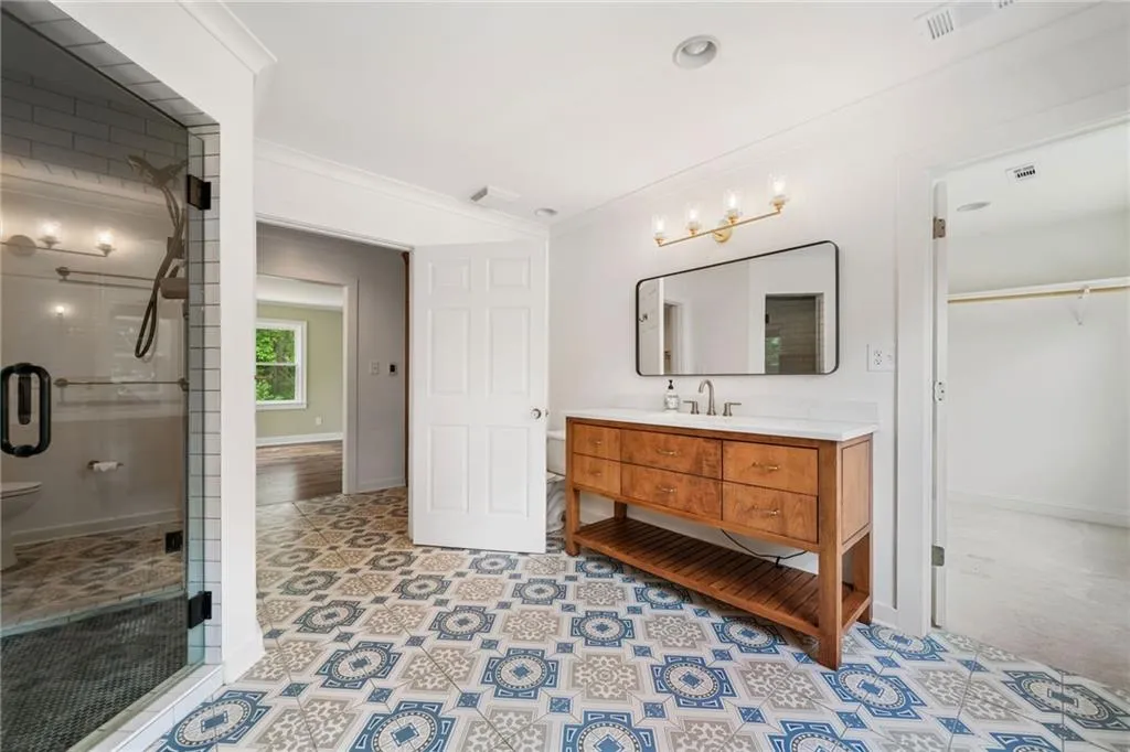 Roswell, Georgia 30075, United States, 4 Bedrooms Bedrooms, ,4 BathroomsBathrooms,Residential,Pending,113741