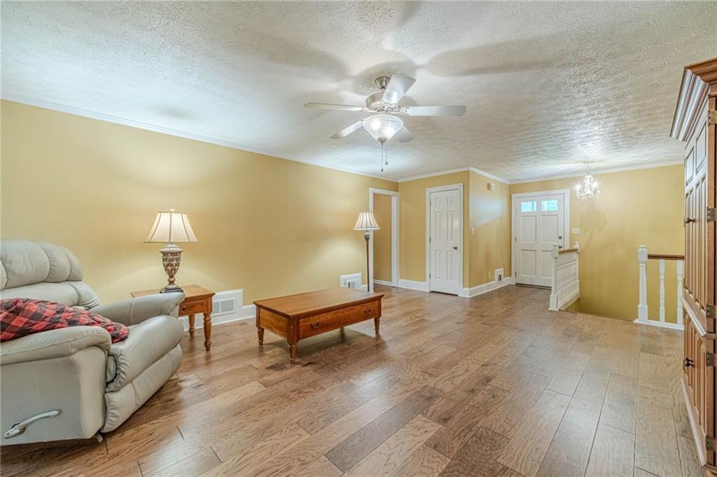 1600 Oleander Lane SW