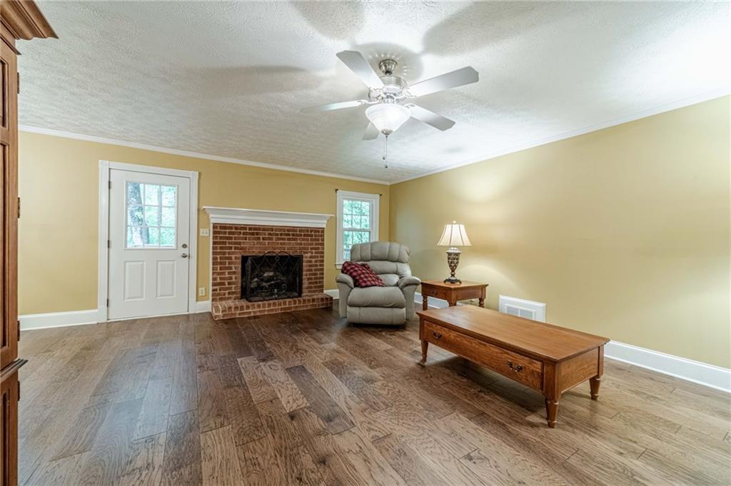 1600 Oleander Lane SW