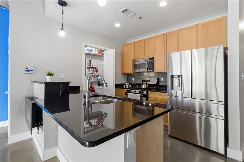 845 Spring Street NW 322