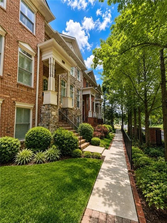 1085 Charles Towne Square