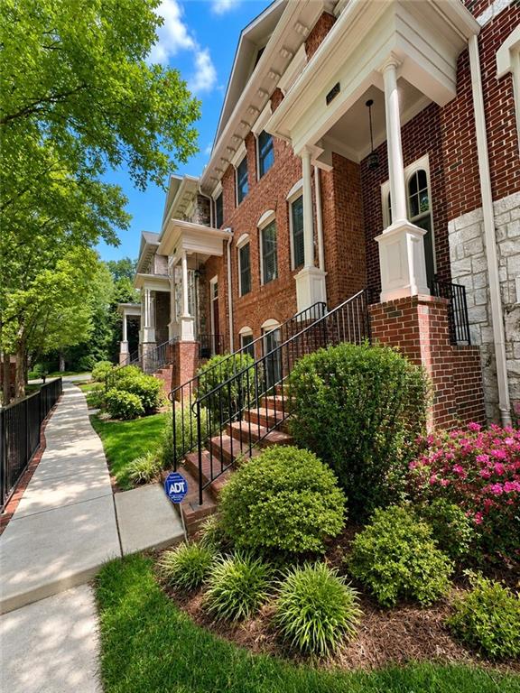 1085 Charles Towne Square