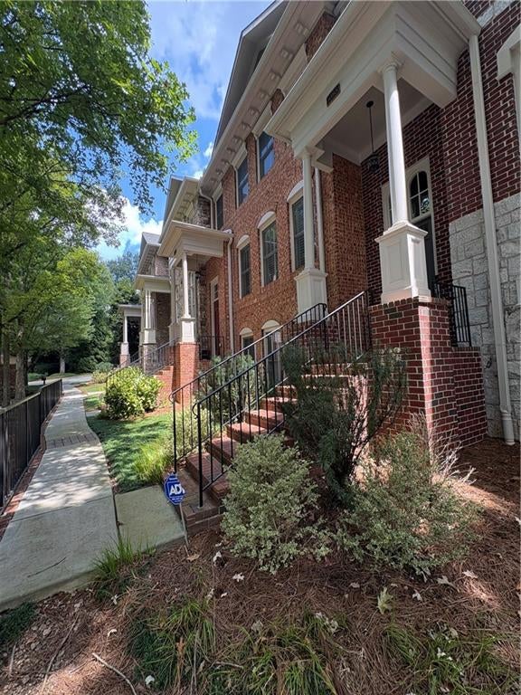 1085 Charles Towne Square