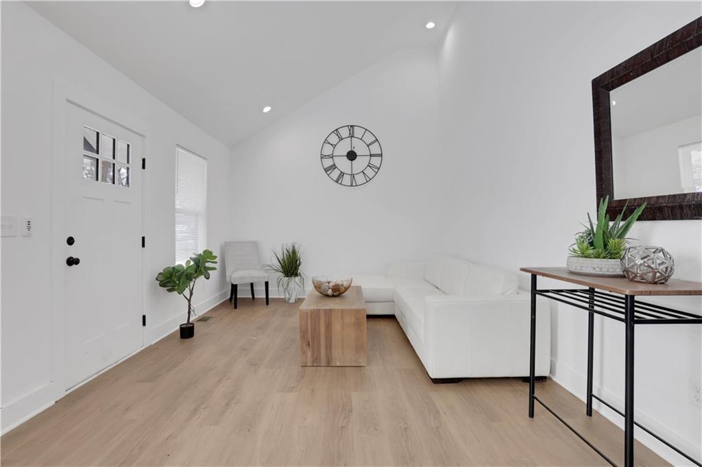 2019 Arlington Circle NW