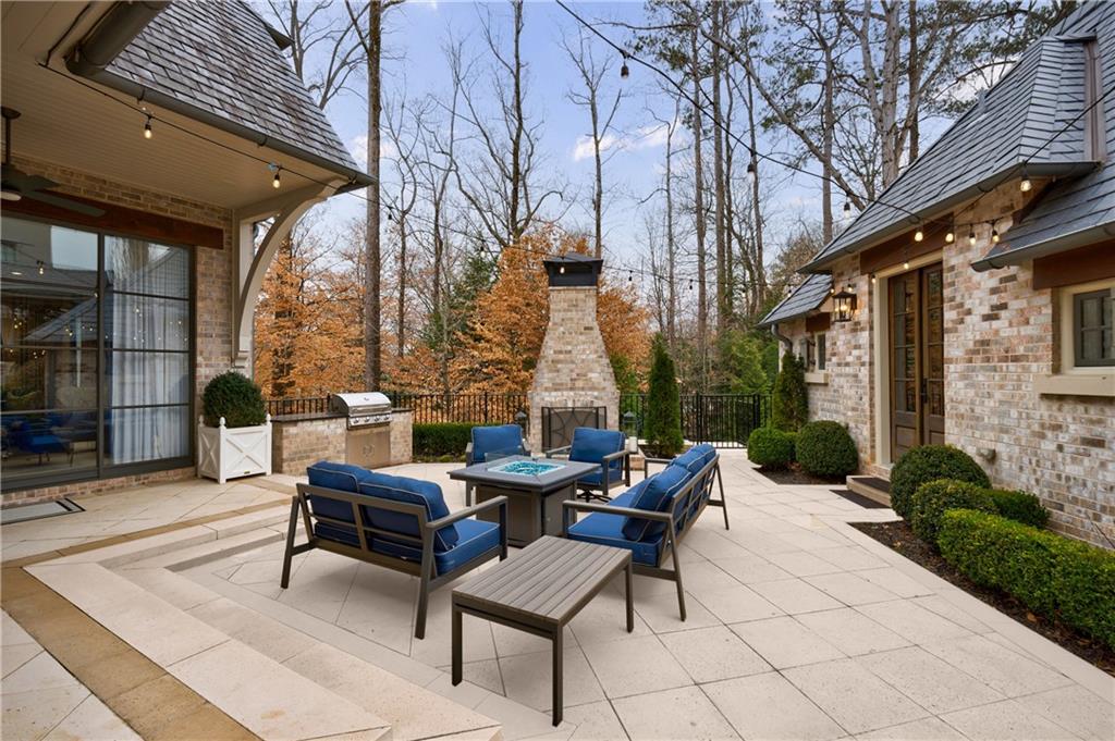 2133 Marshes Glenn Drive, Norcross, Georgia image 3