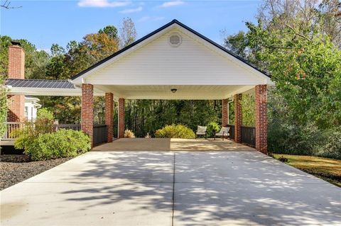 A home in Roopville