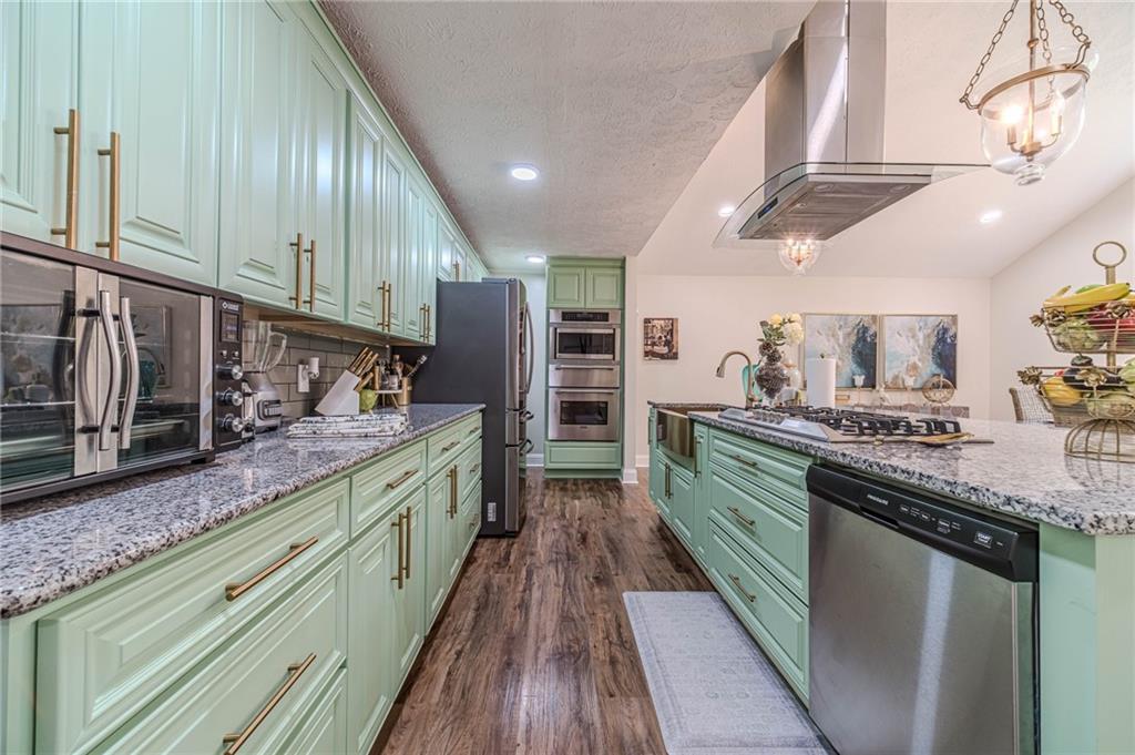 4100 Springlake Circle, Buford, Georgia image 13