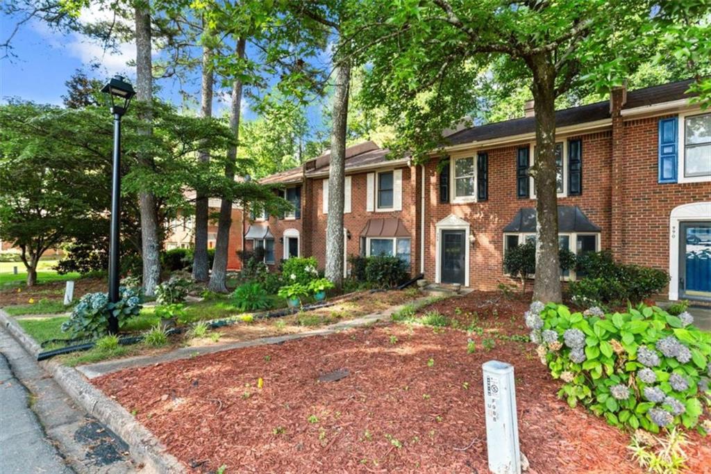 988 Chippendale Lane