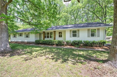 Photo of 132 Echota Avenue NE, Calhoun, GA 30701 (MLS # 7757060)
