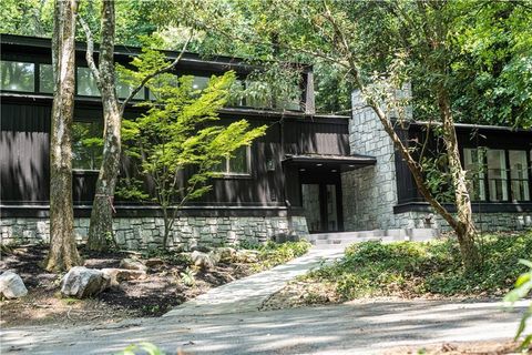 4377 Paran Place NW Atlanta GA 30327