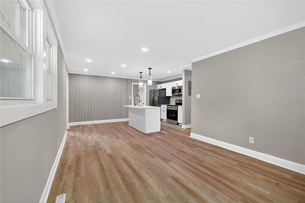 231 Glenrose Circle SW