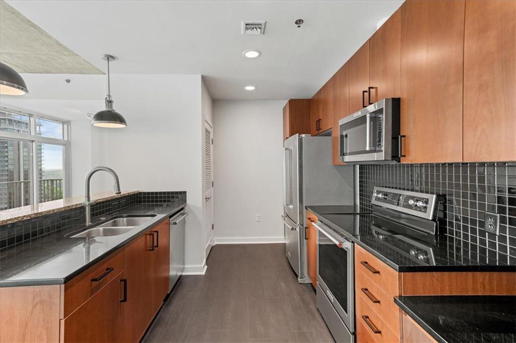 943 Peachtree Street NE 1518