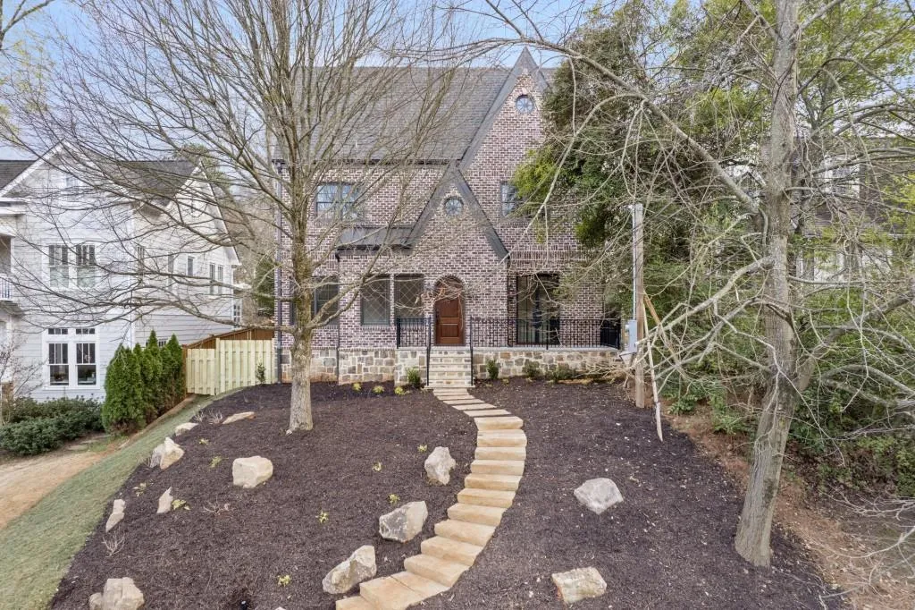 Atlanta, Georgia 30305, United States, 4 Bedrooms Bedrooms, ,5 BathroomsBathrooms,Residential,Active,83524