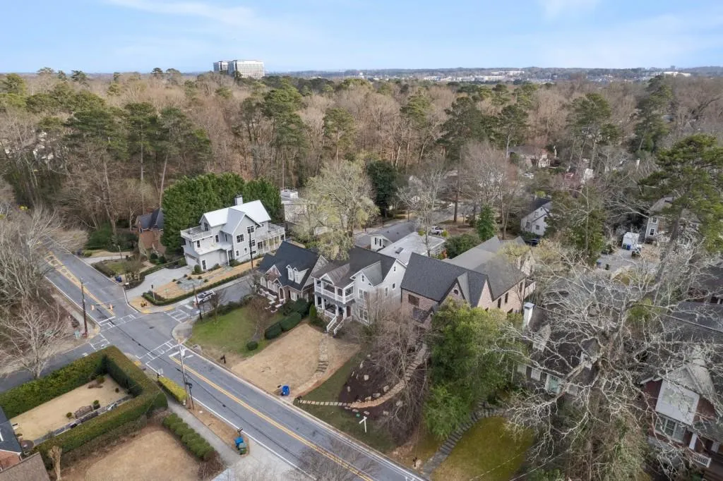 Atlanta, Georgia 30305, United States, 4 Bedrooms Bedrooms, ,5 BathroomsBathrooms,Residential,Active,83524