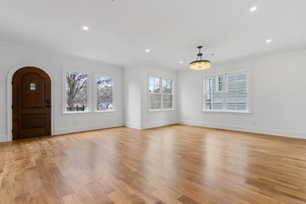 Atlanta, Georgia 30305, United States, 4 Bedrooms Bedrooms, ,5 BathroomsBathrooms,Residential,Active,83524