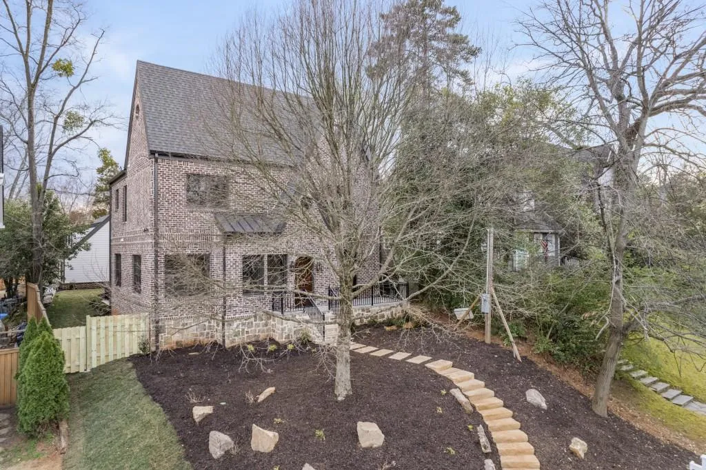 Atlanta, Georgia 30305, United States, 4 Bedrooms Bedrooms, ,5 BathroomsBathrooms,Residential,Active,83524