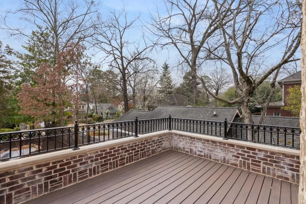 Atlanta, Georgia 30305, United States, 4 Bedrooms Bedrooms, ,5 BathroomsBathrooms,Residential,Active,83524