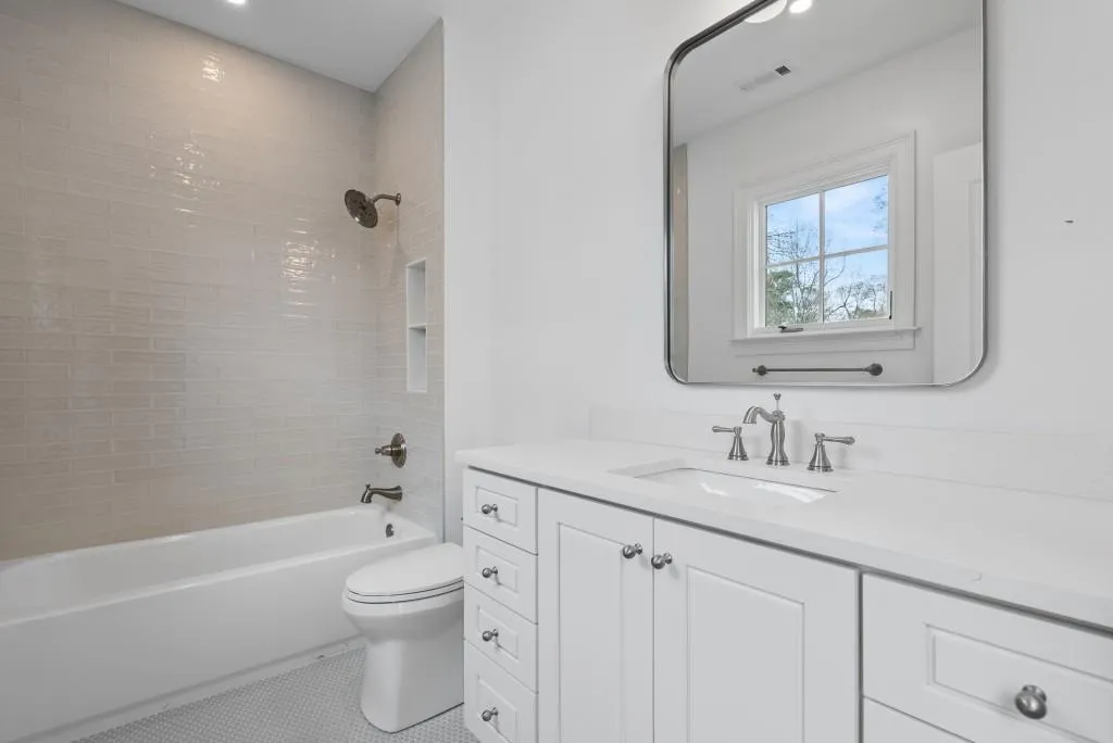 Atlanta, Georgia 30305, United States, 4 Bedrooms Bedrooms, ,5 BathroomsBathrooms,Residential,Active,83524