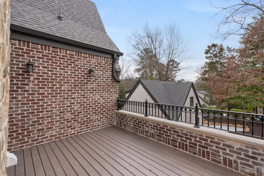 Atlanta, Georgia 30305, United States, 4 Bedrooms Bedrooms, ,5 BathroomsBathrooms,Residential,Active,83524