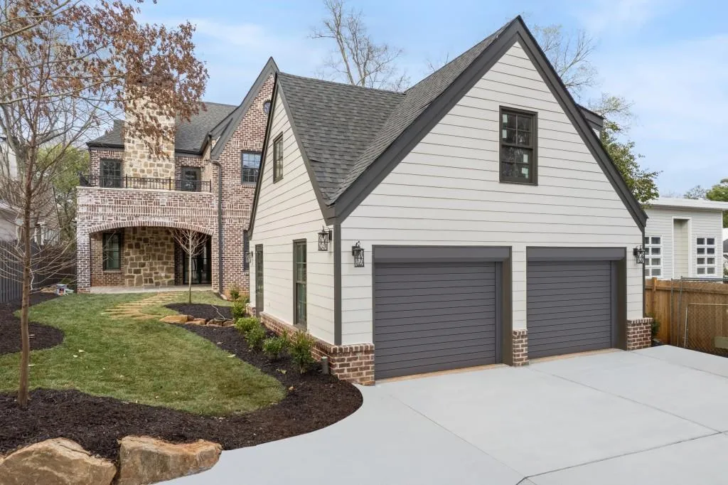 Atlanta, Georgia 30305, United States, 4 Bedrooms Bedrooms, ,5 BathroomsBathrooms,Residential,Active,83524