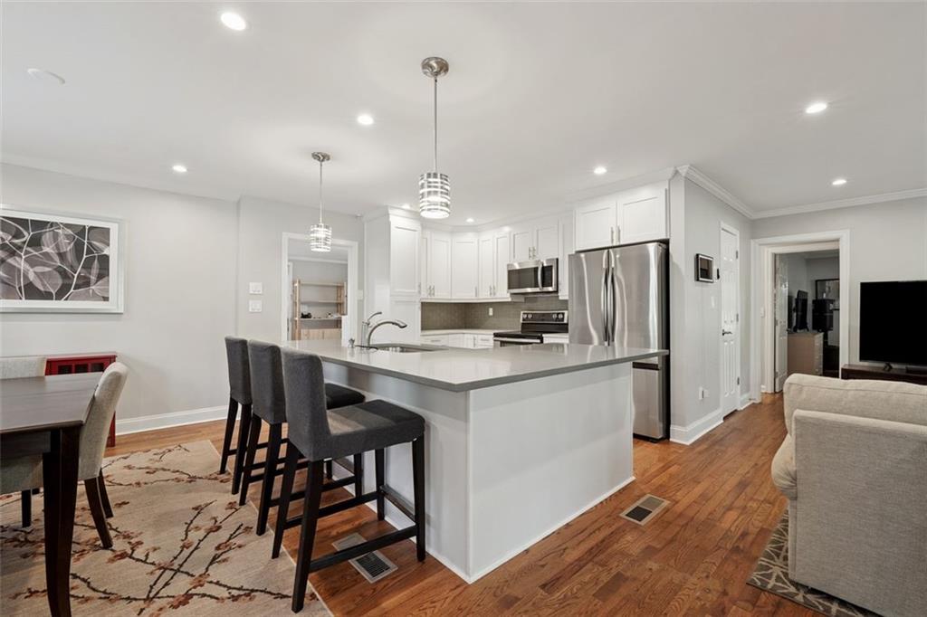 2586 VALLEY STREAM Drive