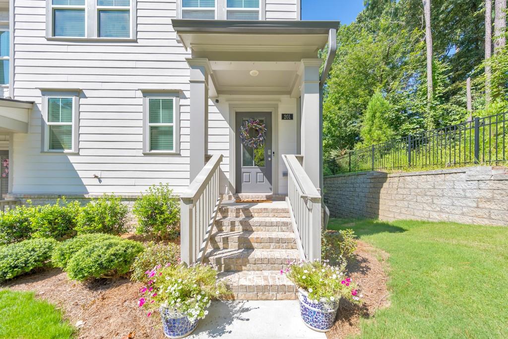 201 Vista Lane
