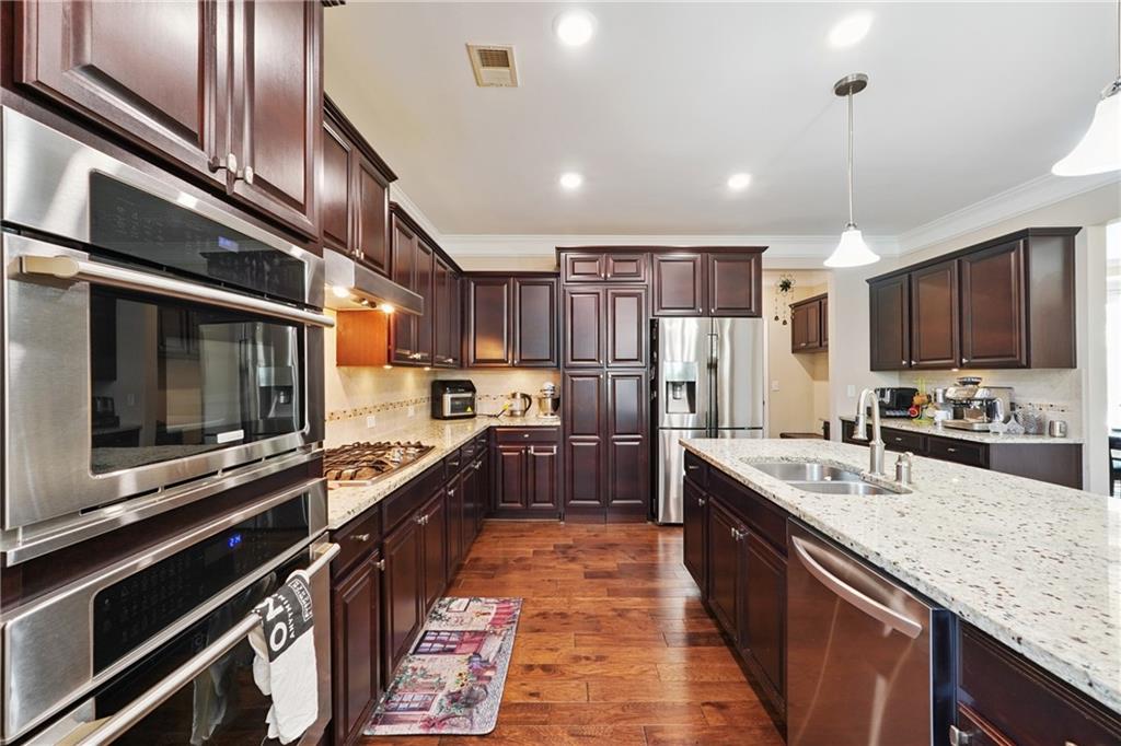 915 Elmsbrook Lane