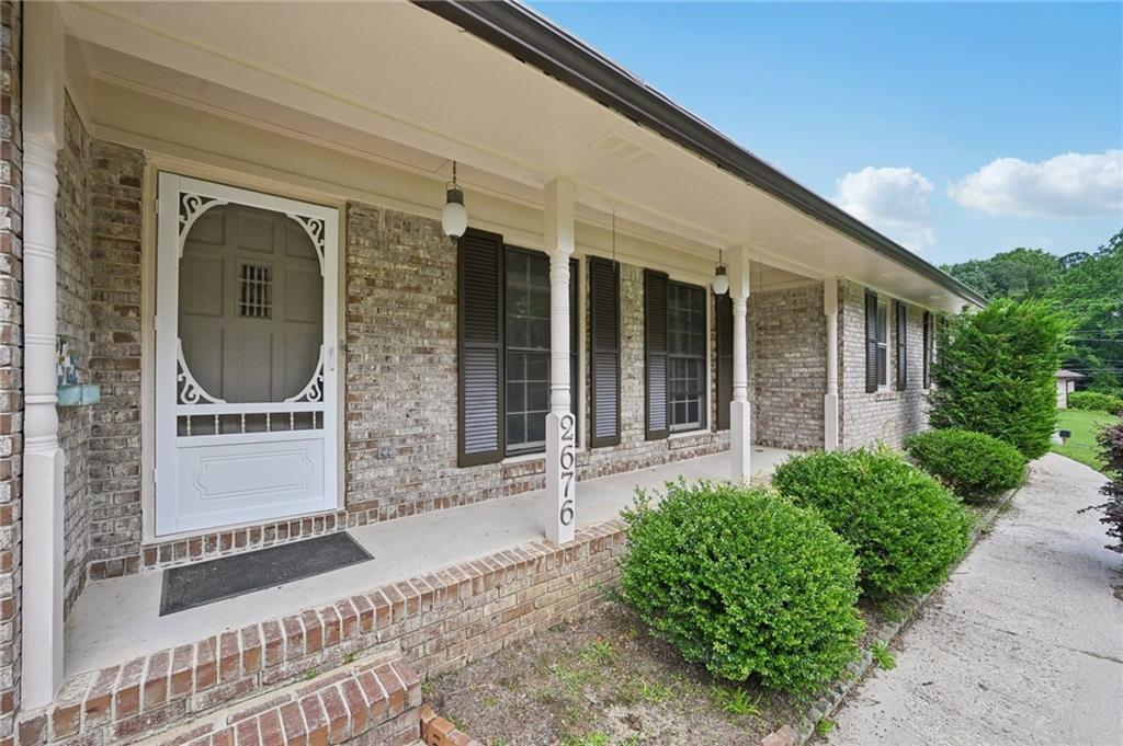 2676 Abington Drive, Snellville, Georgia image 4