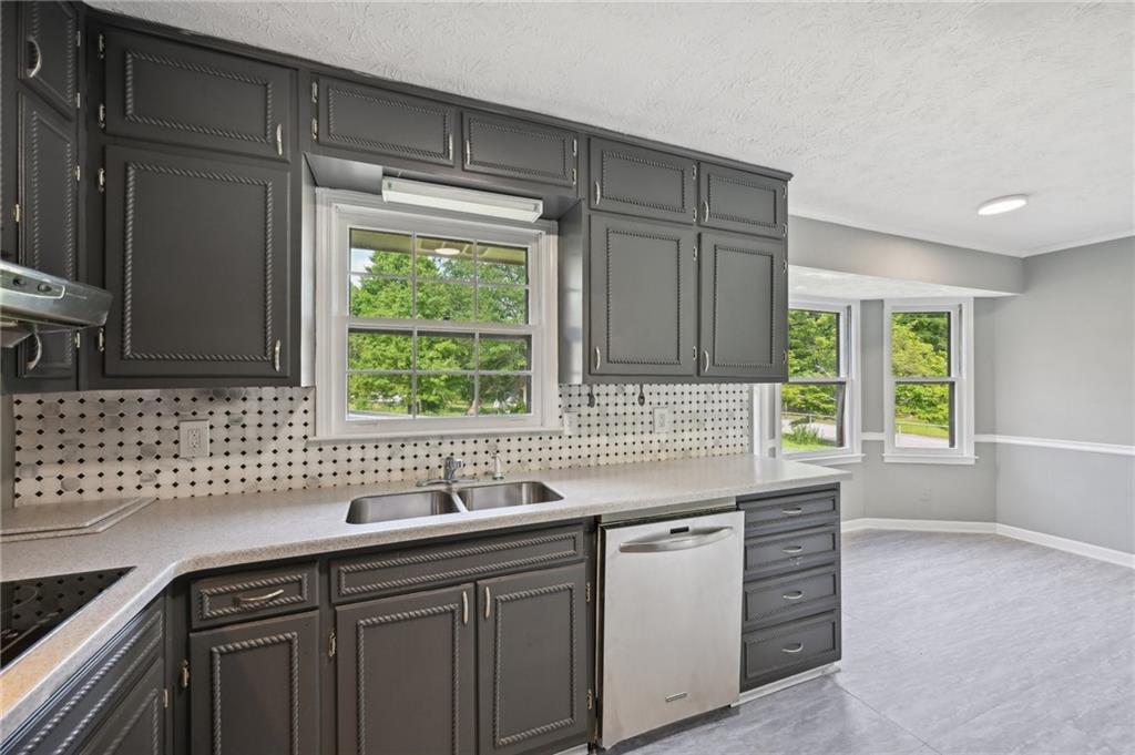 2676 Abington Drive, Snellville, Georgia image 11