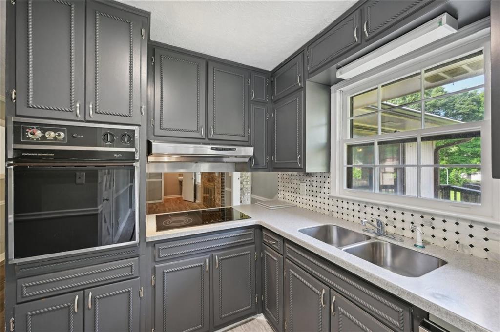 2676 Abington Drive, Snellville, Georgia image 13