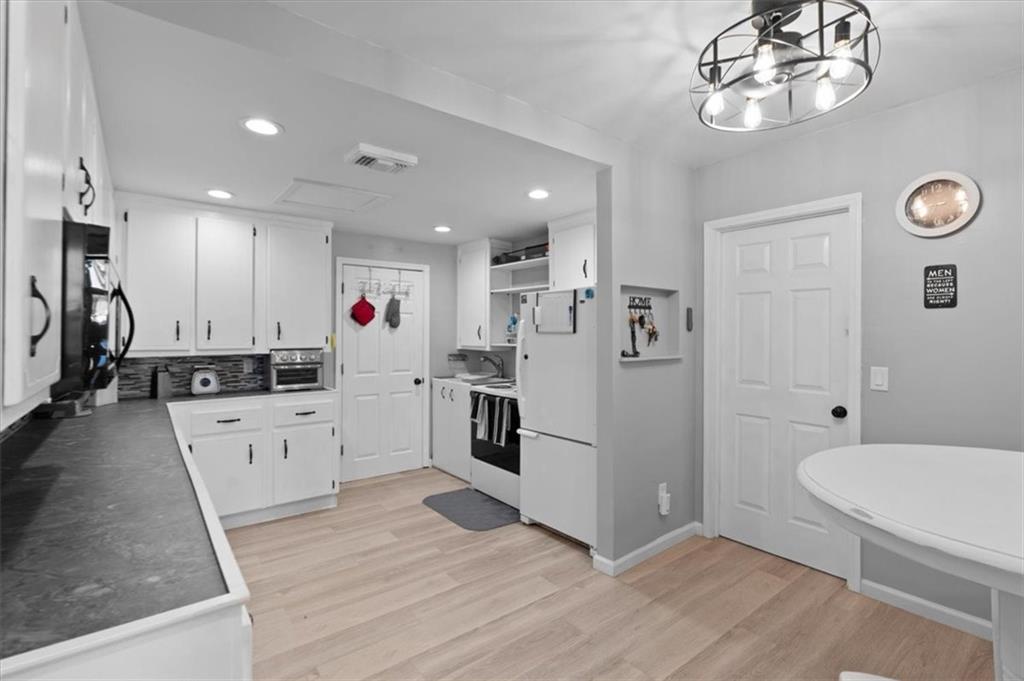 25 Leslie Cove SE