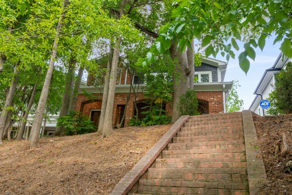 827 Monroe Drive