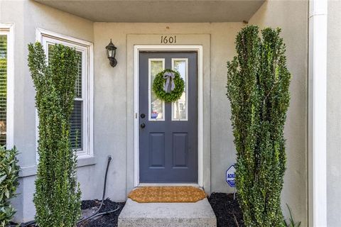 Photo of 1601 Defoors Landing NW, Atlanta, GA 30318 (MLS # 7735154)