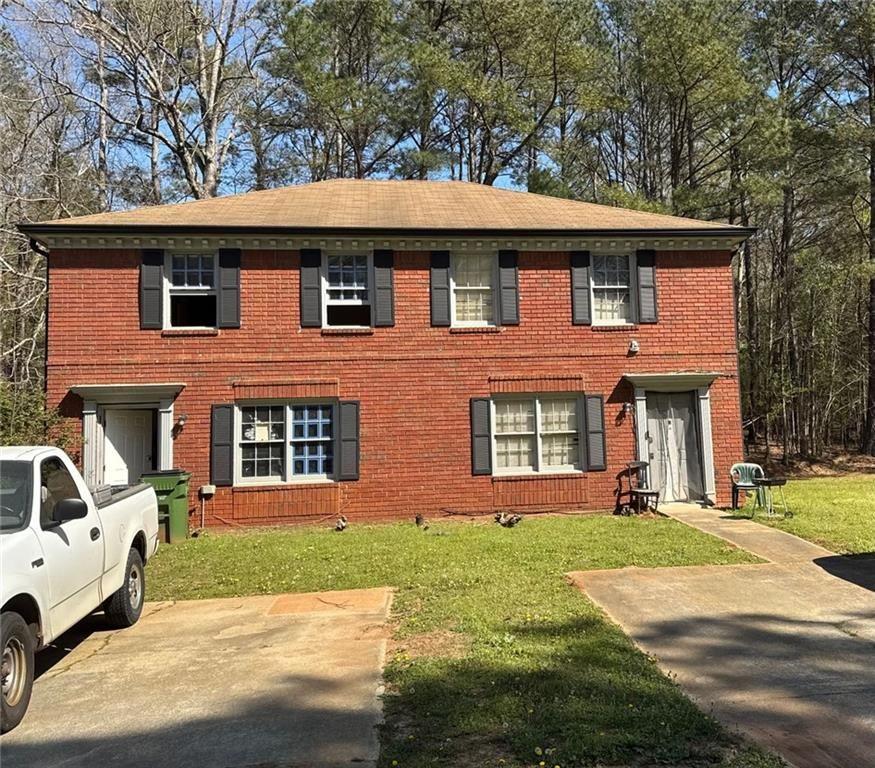 NEWLY RENOVATED 2 STORY HOME FEATURING 2 BEDROOM 1.5 BATHROOM.
EAT IN KITCHEN WITH DINING AREA. KITCHEN HAS PLENTY OF CABINET SPACE. LAUNDRY ROOM FOR YOUR CONVENIENCE. SURPRISE!!! THERE'S A BONUS ROOM THAT YOU CAN USE FOR SLEEPING AREA, OFFICE OR WHAT EVER YOU WANT. A MUST SEE.