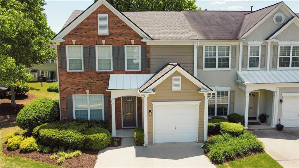 About this home *************** Perfect Location. Gorgeous Townhome in the heart of Beautiful Alpharetta. Features 3BR/2.5BA, beautifully upgraded with brand new granite in kitchen, laundry room and bathrooms. New LVP floors and brand new carpet. The new light fixtures and fireplace make this home cozy. New appliances in kitchen, fresh interior paint and new faucets. Make sure you see this property and I guarantee you will fall in love with it. rental requirements: - credit score of 650 or higher, proof of income 3 times the rental rate , verification of rental history and employment. Availability Immediate or 6/15, must schedule an appointment through text message.
Home is occupied, Please confirming the showing time with listing agent.
Thank you!