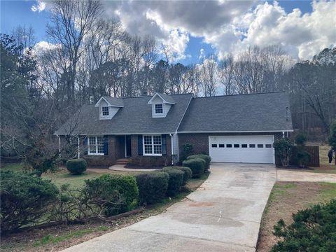 Homes For Sale - 215 Brookwood Lane<br/> Fayetteville, GA 30215