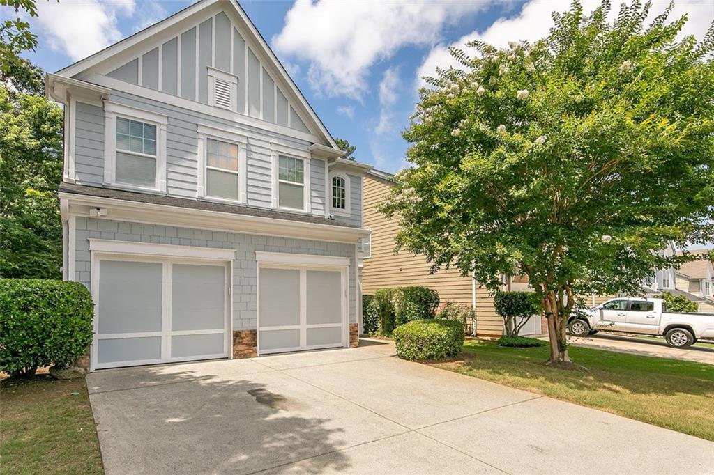 2 Floor Single family residence for rent. 3 Bed, 2.5 Bathrooms with garage keys.
Featuring a gas fireplace, hardwood flooring. Close to Wal-Mart, dollar tree, USPS, and Bodyshops.