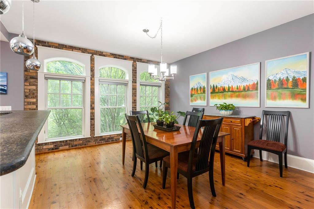 1868 Gordon Manor NE